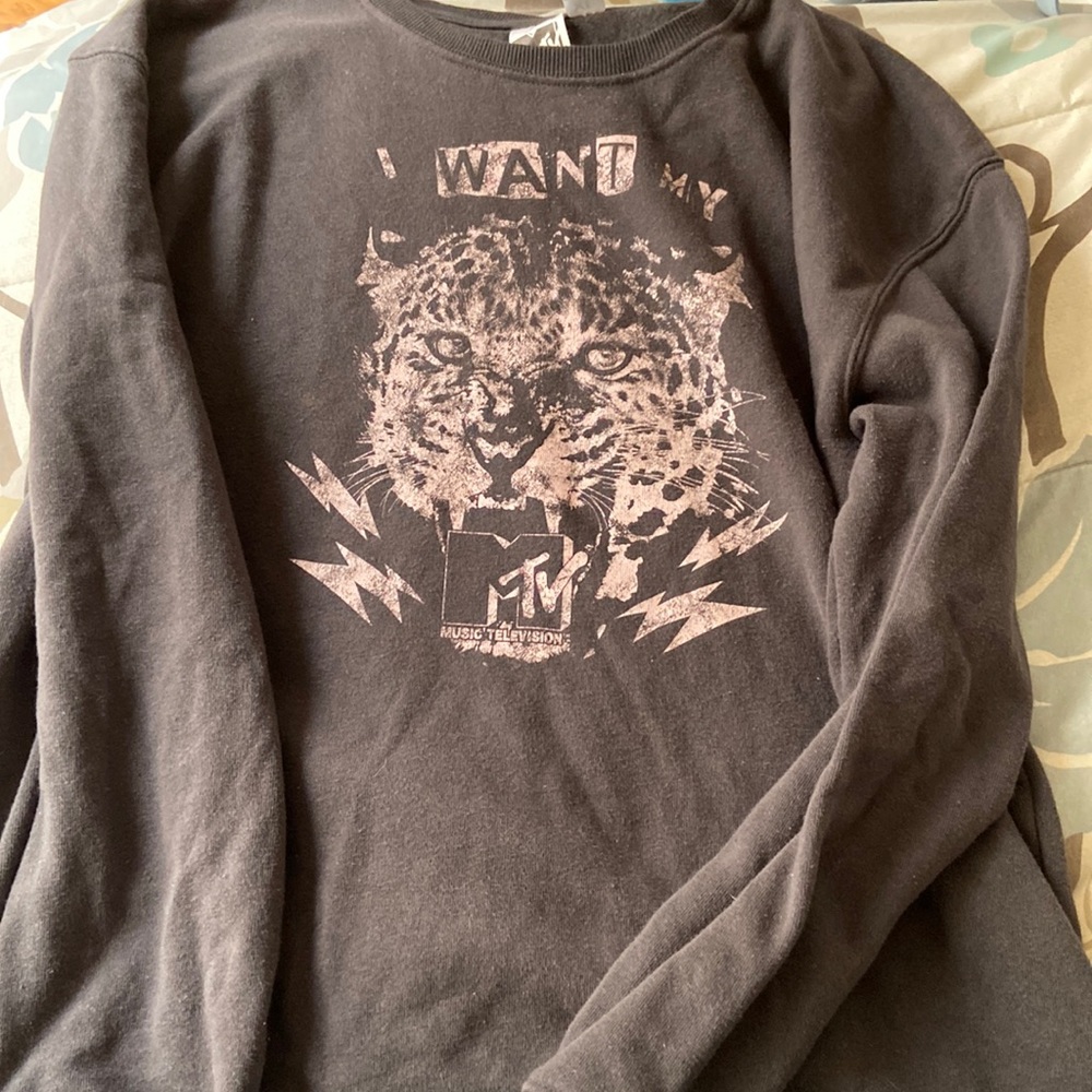 Womens black MTV pull over sweatshirt XL